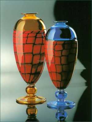 外国手工玻璃制品历史（美国著名的玻璃工艺品）